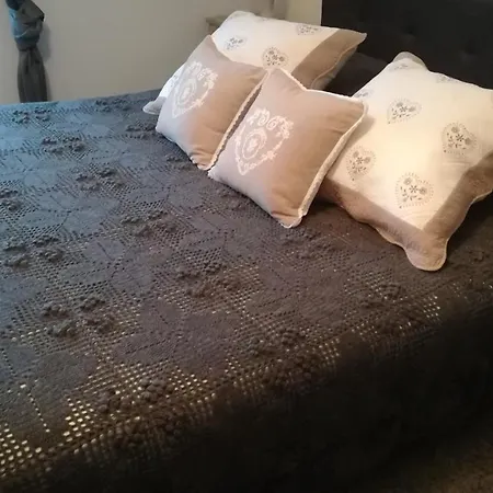 La Gerbaudiere Chambres&table D Hotes Proche Mont Saint Michel Cuisine Maison Bed & Breakfast