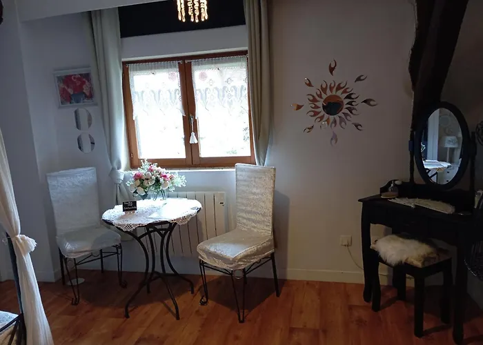 La Gerbaudiere Chambres&table D Hotes Proche Mont Saint Michel Cuisine Maison Bed and Breakfast